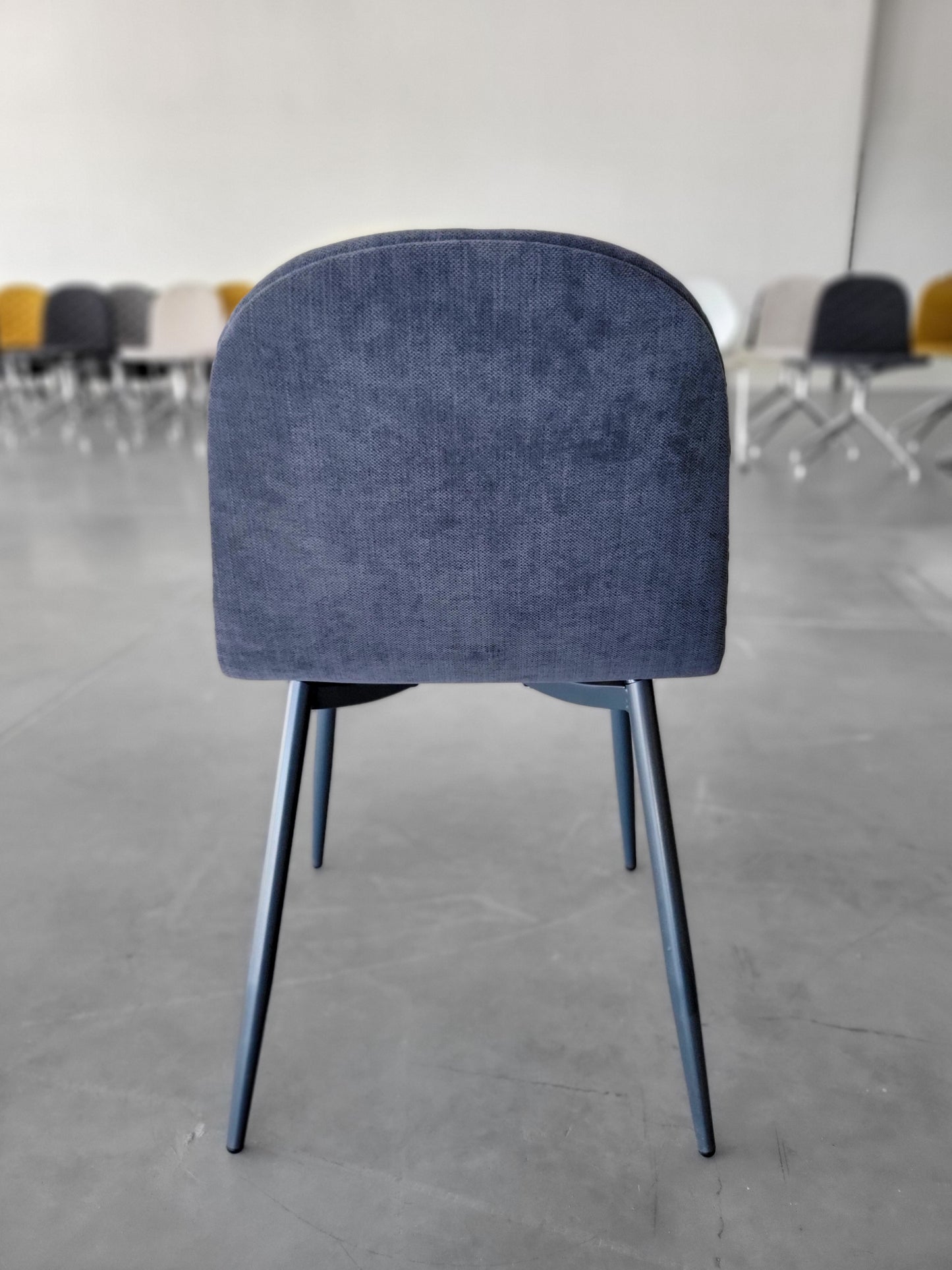 Krzesło Mannequin Pastel – Ciemnoszare